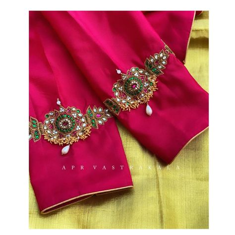 Apr Vastrakala on Instagram: “Maharani blouse and Vanki design blouse are some of such kind. We always do embellishments on our blouses to complement the saree.…” Vanki Design Blouse, Apr Vastrakala, Blouse Design Ideas, 50 Blouse Designs, Mirror Work Blouse Design, Model Blouse, Latest Blouse Designs Pattern, Traditional Blouse Designs, Wedding Blouse Designs