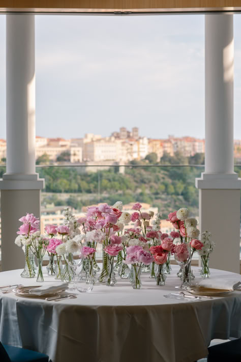 Wedding Round Table Decorations, Peonies Wedding Decoration, White Small Table, Pink Lisianthus, Wedding Yacht, Round Table Decor, Bouquet Delivery, Bow Baby Shower, Small Vases