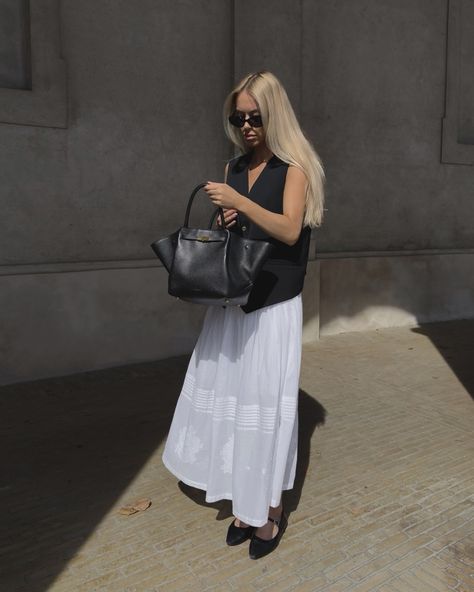 Classy style, minimal style, old money, black and white outfit, prefall look, elegant outfits, demellier new york bag black, leather bag, casual outfit, white maxi skirt, blonde hair, scandi style, copenhagen, outfit inspo, fashion Old Money Black And White, Money Black And White, Demellier New York, Demellier Bags, Copenhagen Outfit, Black Waistcoat, White Maxi Skirt, Black And White Outfit, Big Sunglasses