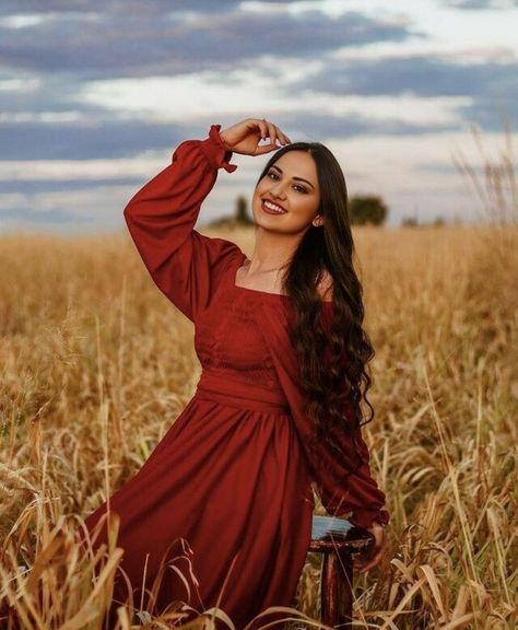 Outdoor Photoshoot Inspiration, Female Portrait Poses, Fairytale Photoshoot, Western Photoshoot, Debut Photoshoot, Outdoor Portrait Photography, Senior Photography Poses, Prom Poses, Family Photo Pose