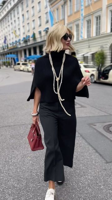 Petra Outfits, Carmen Gimeno, Petra Dieners, Minimal Style Outfits, Comfy Clothing, Bohemian Chic Fashion, Work Place, Minimal Chic, Classic Chic