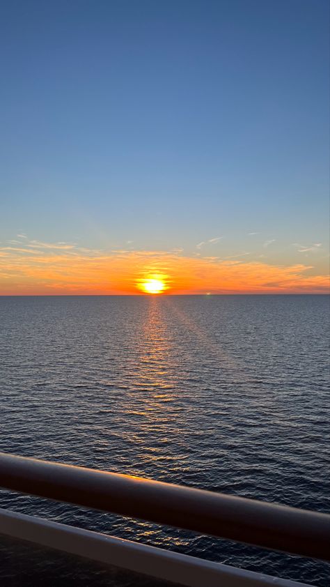 Sunset on a ship 🌅 Sunset Fake Story, Cruise Ship Aesthetic, Cruise Aesthetic, Cruise Photos, Oil Rig Jobs, Pretty Sunsets, Aesthetic Place, Sun Rise, Cool Instagram Pictures