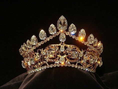 Quotes Aesthetic Pictures, Positive Quotes Aesthetic, Crown Aesthetic, Beautiful Tiaras, Expensive Jewelry Luxury, Headpiece Jewelry, Diamond Tiara, Crystal Jewelry Sets, Quotes Aesthetic