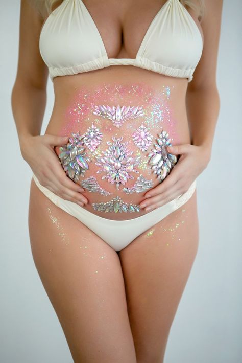 Pregnant Festival Outfit, Pregnant Girl, Park Outfit, Mother To Be, Belly Painting, Maternity Shoot, Maternity Photos, Baby Bump, Baby Bumps