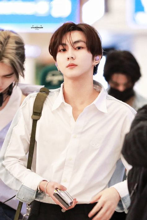 X The Boy Is Mine, Cute Actors, Most Beautiful Man, Airport Style, Extended Play, Cutie Patootie, Boyfriend Pictures, Boyfriend Material, Celebrity Crush