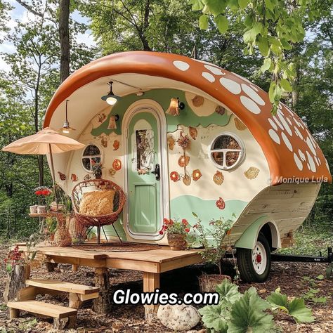 Monique L Dorange | Mushroom Camper Trailer | Instagram Caravan Garden Ideas, Camper Guest House, Camper Exterior Decorating Ideas, Witchy Backyard, Trailer House, Camper Van Life, Fairytale House, Vintage Camper Remodel, Earthship Home