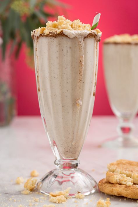 Snickerdoodle Milkshake  - Delish.com Snickerdoodle Desserts, Cookie Milkshake, Snickerdoodle Recipe, Milkshake Recipe, Snickerdoodle Cookies, Peanut Butter Brownies, Star Food, Milkshake Recipes, Vanilla Cookies