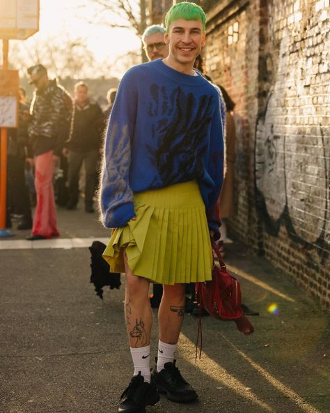 Men In Skirts Fashion Editorial, Maximalist Men Outfit, Maximalist Outfits Men, Men In Skirts Fashion, Boy Skirt, Milan Fashion Week 2023, Estilo Kitsch, Sweater Skirt Outfit, Genderqueer Fashion