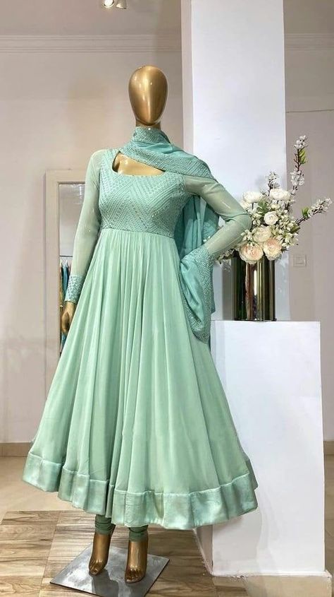 Navratri Anarkali, Garba Navratri, Garba Outfit, Designer Anarkali Dresses, Long Gown Design, Anarkali Dress Pattern, Simple Kurti Designs, Gaun Fashion, Long Dress Design