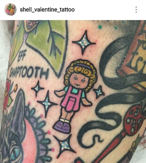 Polly pocket Polly Pocket Tattoo, 90s Baby Tattoo, Pocket Tattoo, Barbie Tattoo, 90s Tattoos, Cute Tats, Sweet Tattoos, Bff Tattoos, Cartoon Tattoos