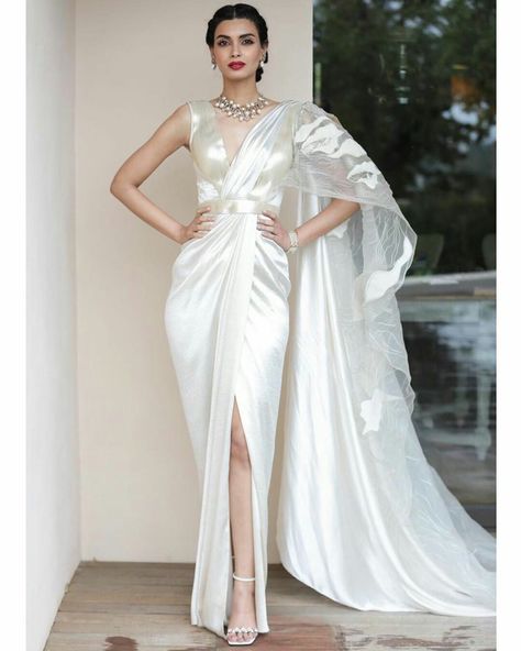 Stunning Belted Sarees That You Can Don For Your Reception! Sister Of The Groom Dress, Sister Of The Groom, Indian Bridesmaid Dresses, Indian Sari Dress, Diana Penty, Indian Fashion Saree, Saree Designs Party Wear, Indian Gowns, Designer Party Wear Dresses