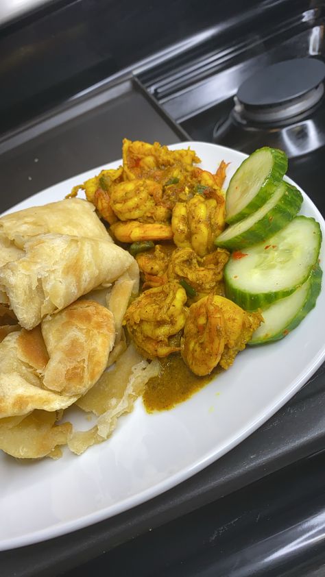 Curry Shrimp Roti, Chicken Roti, Curry Shrimp, Easy Healthy Meal Prep, Aesthetic Ideas, Curry Chicken, Eat Right, Healthy Meal Prep, Pretty Selfies