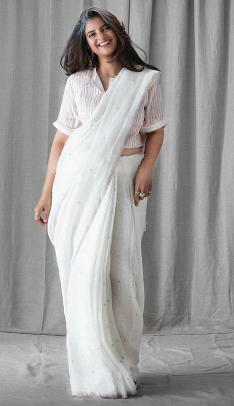 ⚘ Blouse Back Neck Designs Pattern, Blouse Designs Ideas, V Neckline Blouse, Blouse Back Neck, Cotton Saree Blouse Designs, Saree Wearing Styles, Saree Style, Blouse Back Neck Designs, Blouse Back