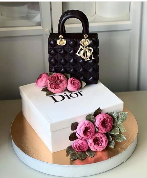 Dior Cake, Best Wishes Birthday, Birthday Cake For Women Elegant, Chanel Birthday Cake, Name On Cake, Write Name On Cake, Birthday Cake Write Name, Cupcakes Design, Chanel Cake