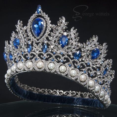 Tiara Blue, Fantasy Jewelry Magic, Disney Princess Jewelry, Queen Tiara, Crystal Crown Tiaras, Happy Jewelry, Fancy Watches, Beautiful Tiaras, Royal Tiaras