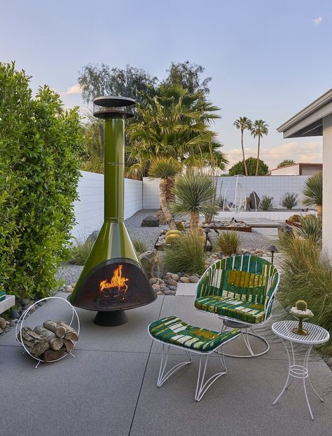 Mcm Backyard, Mcm Landscaping, Mcm Fireplace, Mid Century Backyard, Mid Century Modern Fireplace, Mid Century Fireplace, Mid Century Outdoor, Atomic Ranch, Modern Fire Pit