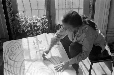 Louise Bourgeois working on a spiral drawing in her home on West 20th Street, New York, 1970. - photo: © The Easton Foundation / Licensed by VAGA at Artists Rights Society (ARS), New York Louise Bourgeois Drawing, New York Drawing, Spiral Drawing, Mental Health Awareness Week, New York Homes, Louise Bourgeois, 10th Quotes, Inner World, Abstract Drawings