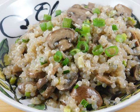 Miracle Noodle Ambassador, Rosemarie makes dinner amazing with her keto creations! Check out tonight's dish which is a great side to any meal, or to munch on for the main course. Find Rosemarie at @faith4ketokitchen for delicious Keto meal options! "Mushroom Risotto is one of the rice dishes I truly missed since I star Shirataki Rice Recipes, Shirataki Recipes, Miracle Noodles Recipe, Miracle Rice, Miracle Noodle, Miracle Noodles, Mushroom Risotto Recipes, Meal Options, Keto Side Dishes