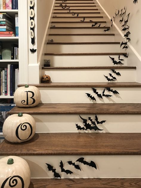 Halloween Stairs Decorations, Halloween Decor For Stairs, Halloween Bannister, Halloween Stair Banister Decor, Halloween Staircase Decor Railings, Halloween Banister Decor, Spooky Staircase, Halloween Stairs, Birthday 17