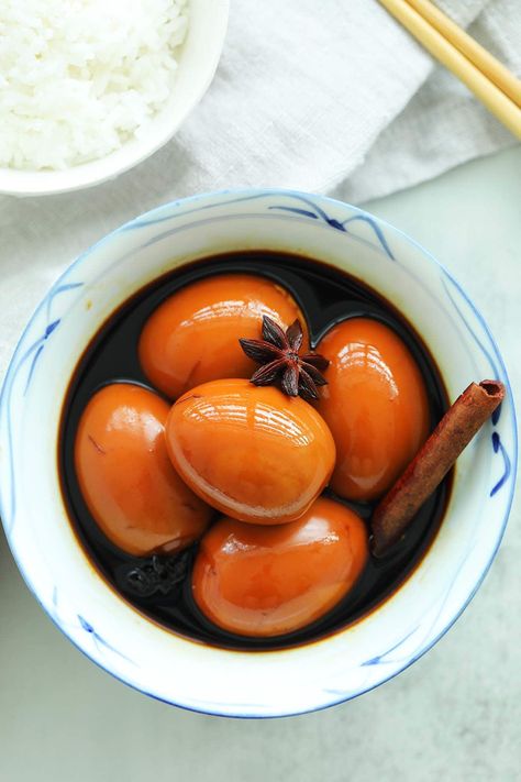 Chinese braised soy sauce eggs served in a bowl. Marinated Eggs, Soy Egg, Soy Sauce Eggs, Soy Eggs, Pork Belly Slices, Easy Egg Recipes, Rasa Malaysia, Soy Recipes, Tea Eggs