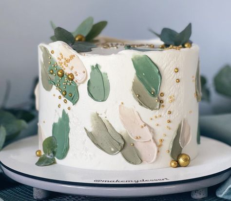 Smudge Cake Decorating, Graduation Cake Ideas, Green Birthday Cakes, 21st Cake, 60th Birthday Cakes, Elegant Birthday Cakes, Green Cake, Cake Decorating Designs, Graduation Cake