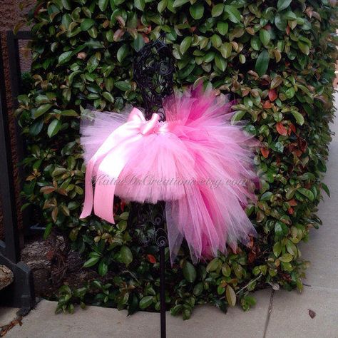 Flamingo Tutu, Flamingo Halloween Costume, Flamingo Halloween, Flamingo Party Supplies, Feather Tutu, Ballet Stuff, Pink Flamingo Party, Flamingo Costume, Cut Layers