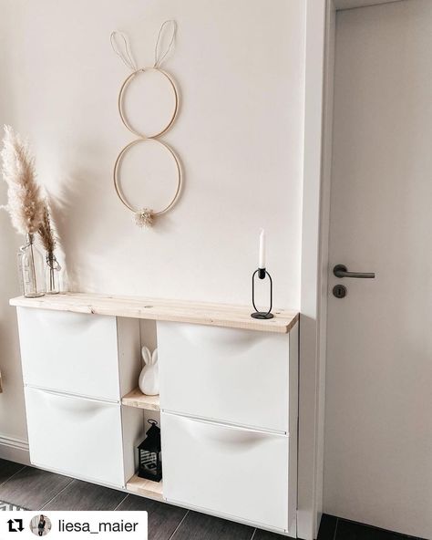 "Mi piace": 2,035, commenti: 35 - Jules Yap (@ikeahackersofficial) su Instagram: "A gap between TRONES worked out really well in @liesa_maier’s entryway. ❤️ . . . #ikeahack…" Trones Ikea Hack, Ideas Recibidor, Ikea Nursery Hack, Ikea Shoe Cabinet, Ikea Entryway, Ikea Shoe, Ikea Inspiration, Ikea Nursery, Small Bedroom Storage