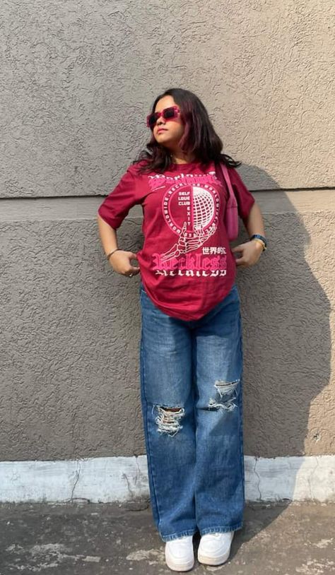 Tshirts For Women Casual Summer Outfits, Jeans Tshirt Photoshoot Poses, Tshirt Poses Photo Ideas, Tshirt And Jeans Photoshoot Ideas, Jeans T Shirt Photo Pose, Casual Tshirt Outfits Women, Long Tee Outfit, Cute Outfit Aesthetics, Culottes Outfit