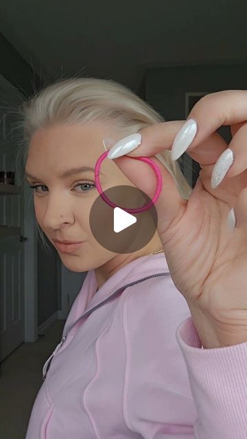 Jillian Jane on Instagram: "When used correctly elastics definitely don't have to create any breakage in the hair

#diyhairschool #realhair #finehairtips #thinhairtips #ponytailtutorial #ponytail" How To Make Ponytail, Ponytail For Thick Hair, Quirky Hairstyles, Grey Hair Ponytail, Wedding Ponytail Hairstyles, Diy Ponytail, African American Braided Hairstyles, Fine Hair Tips, Wedding Ponytail