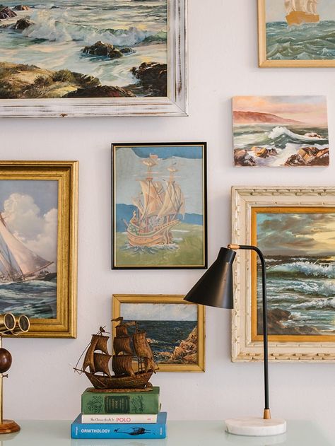 A Design Pro Shares Secrets for How to Decorate With Vintage Paintings Deco Marine, Gallery Wall Inspiration, Hanging Paintings, Wallpaper Vintage, Painting Gallery, Inspiration Wall, Vintage Artwork, Art Display, Vintage Painting