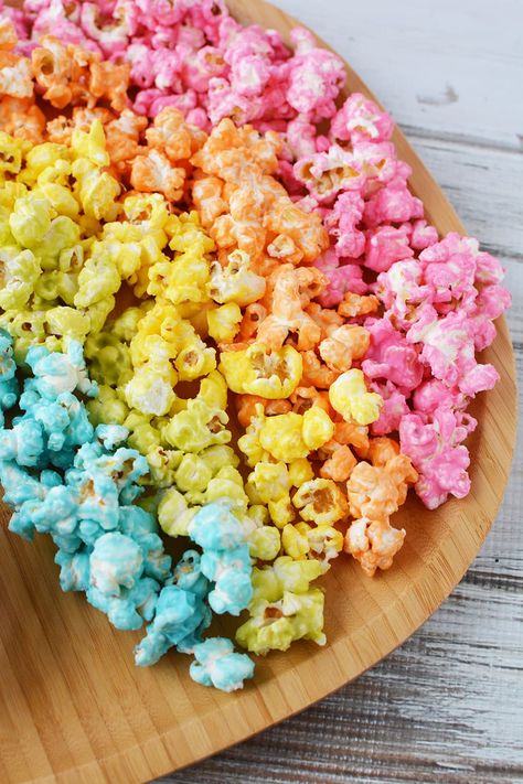 Colorful Popcorn, Unicorn Popcorn, Rainbow Party Food, Rainbow Popcorn, Rainbow Snacks, Colored Popcorn, Rainbow Desserts, Rainbow Treats, Popcorn Mix