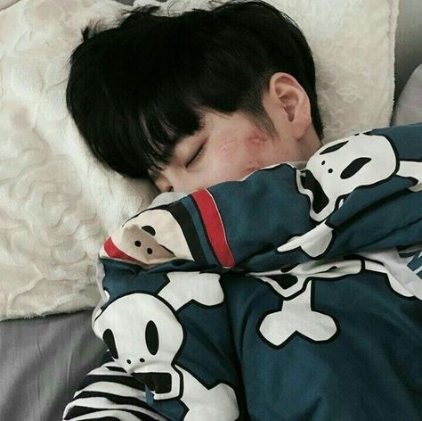 Boys Korean, Korean Man, Kore Ulzzang, Sleeping Boy, Sick Boy, Ulzzang Couple, Korean Couple, Aesthetic Boy