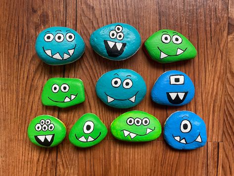 Monster 2023, Monster Rocks, Stone Ideas, Diy Rock Art, Monster University, Class Gift, Halloween Monster, Monster Party, Tic Tac Toe