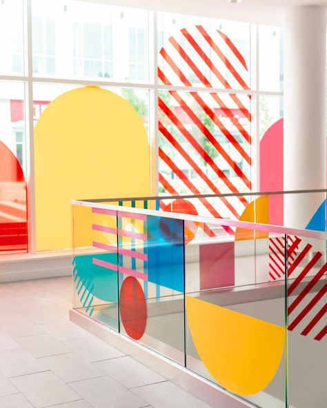 Abstract, geometric mural design for a shopping mall.  #vinyldecal #mural #geometric #lemonni Geometric Mural, Mural Geometric, Office Mural, Window Projects, Typography Branding, Environmental Graphic Design, Entrance Design, Mural Design, Signage Design