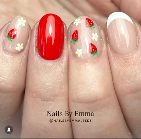 Spring Nails Strawberry, June Gel Nails, Spring Nails Strawberries, Strawberry Gel Nail Designs, Strawberry Fingernails, Strawberry Accent Nail, Berry Nails, Summer Gel Nails, Nail Art Brushes