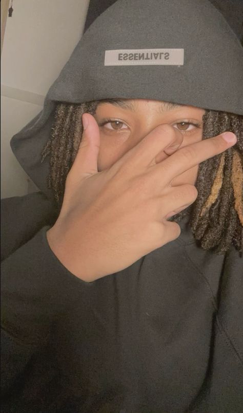 6’5 Non Chalant Dreadhead, Light Skin With Blonde Dreads, Dreadhead Luvvkiaaa, Fine Dreads Heads, Teen Dread Heads, 6’5 Nonchalant Dreadhead, How To Start Dreadlocks Short Hair, Cute Dreads Heads, Lightskinned Boys Dreads