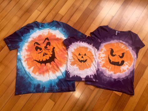 Tie Dye Halloween Shirts, Halloween Shirts Diy, Tie Dye Designs Pattern, Tie Dye Halloween, Halloween Costume Awards, Easy Diy Tie Dye, Halloween Tie Dye, Diy Halloween Shirts, Halloween Craft Activities