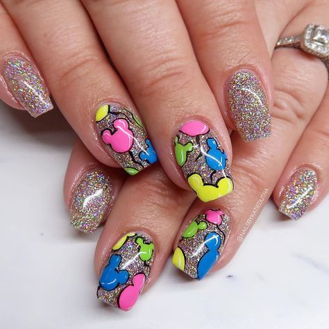 Disney Nails Balloons, Disney Nails Birthday, Disney Nails Acrylic Almond, Birthday Disney Nails, Disney Inspired Nail Art, Disney Nails Colorful, Glitter Disney Nails, Mickey Balloon Nails, Disney Birthday Nails