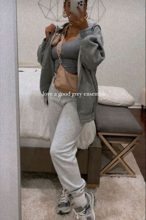 Causal Outfits For Women Winter, Cozy Sweatpants Outfits, Cool Sweatpants, Sweatpants Outfit Ideas, Sweatpants Outfits, Cozy Sweatpants, Baggy Sweatpants, Skandinavian Fashion, Sweatpants Style