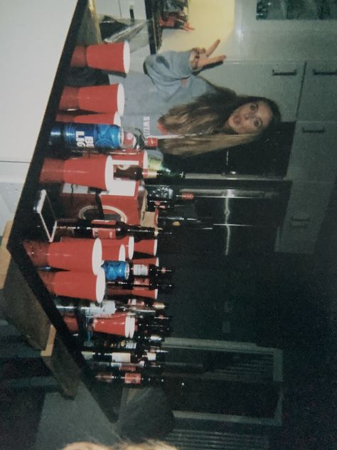 Teen house party, red cups, drinking, disposable film camera Disposable Camera Photography Party, Teen Drinking Party Aesthetic, Film Photography Party, House Party Photography, Film Camera Party, House Party Aesthetic Ideas, Teen House Party, Disposable Film Photos, House Party Aesthetic