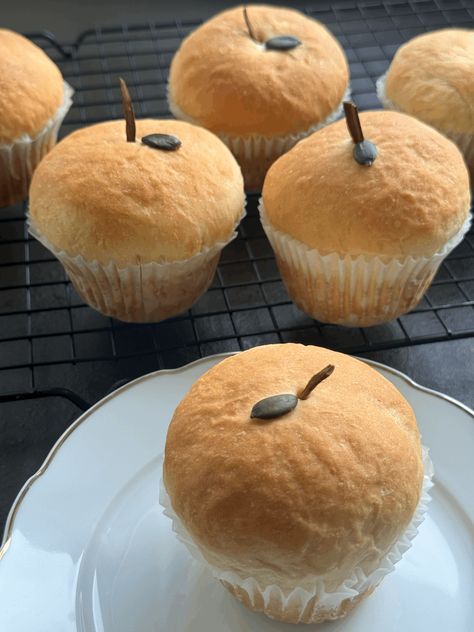 Indulge in these soft, fluffy apple cream buns, crafted to look like adorable apples! Filled with a sweet apple filling and luscious homemade pastry cream, they’re baked to golden perfection and topped with playful cinnamon sticks and pumpkin seeds for that perfect apple stem and leaf touch. Follow Apple Buns, Cream Buns, Sweety Pie, Freeze Food, Cream Bun, Homemade Pastry, Apple Cream, Apple Stem, Homemade Pastries