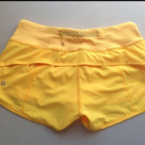 Burning yellow speed shorts Yellow Athletic Shorts For Gym And Summer, Yellow Athletic Shorts For Gym, Sporty Yellow Workout Shorts, Sporty Yellow Running Shorts, Yellow Lululemon Shorts, Yellow Gym Shorts, Lululemon Outfit Fashion, Lululemon Shorts Outfit, Lulu Outfits