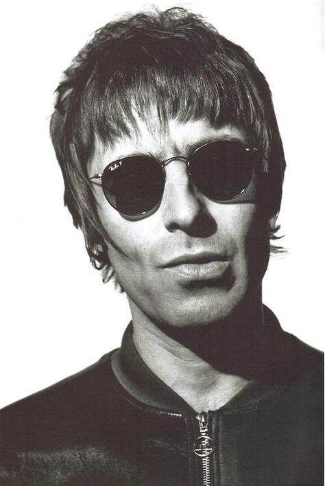 Liam Gallager Mod Hairstyle Men, Mod Hairstyle, Liam Gallagher Noel Gallagher, Liam Gallagher Oasis, Rocker Hair, Oasis Band, The Gallaghers, Mod Hair, Noel Gallagher