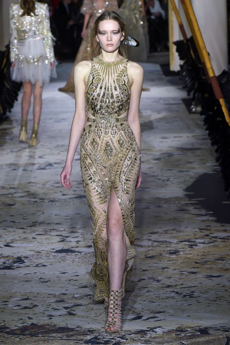 Zuhair Murad Haute Couture, Women's Runway Fashion, Collection Couture, Atelier Versace, Spring Couture, Vogue Australia, Couture Runway, Zuhair Murad, Gala Dresses