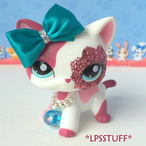 Littlest Pet Shop LPS #2291 Shorthair Cat Glitter Sparkle White Pink Accessories Shorthair Cat, Pink Accessories, Littlest Pet Shop, Pretty Gift, Lps, Pet Shop, Gift Giving, Gift Bag, Sparkle