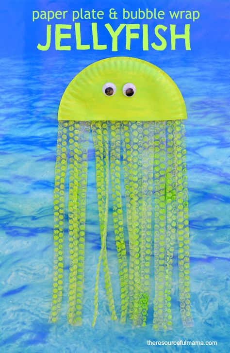 Bubble Wrap & Paper Plate Jellyfish Craft - The Resourceful Mama Bubble Wrap Crafts, Paper Plate Jellyfish, Jellyfish Kids, Bubble Wrap Art, Ocean Theme Crafts, Thanksgiving Crafts For Toddlers, Under The Sea Crafts, Thanksgiving Placemats, Jellyfish Craft