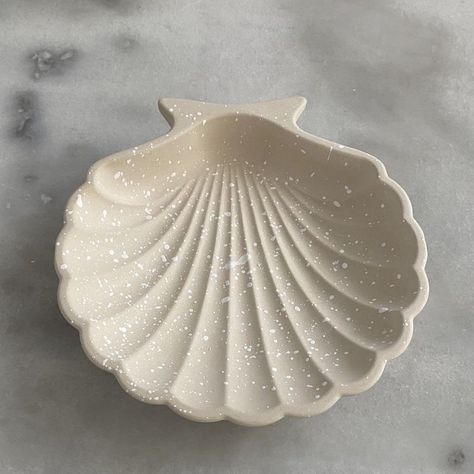 Clay Clam Shell, Shell Ceramic Plate, Shell Clay Art, Shell Ceramics, Clay Jewelry Tray, Clay Trinket Tray, Clay Shell, Clay Pieces, Not Meant To Be