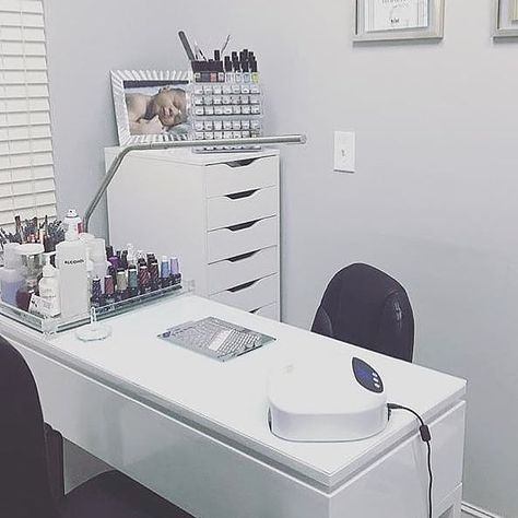 Lux Nails, Nail Table, Home Nail Salon, Nail Salon Decor, Nail Room, Manicure Table, Salon Interior Design, Salon Chairs, Black Chair