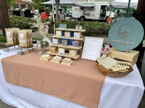 Box Stand Ideas, Medspa Vendor Booth, Skincare Market Stall, Soap Table Display, Candle Booth Display, Soap Booth, Candle Booth, Vendor Table Display, Craft Fair Table