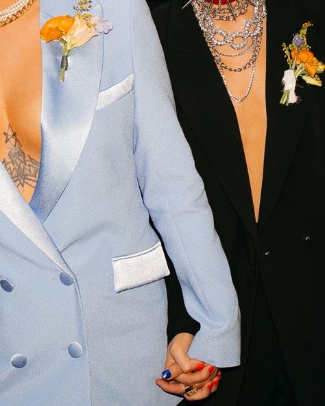 Move over Anna, this Met Gala 'Camp' Theme Celebration is ... well, 👆 these pictures say it all 😍😍⁠ ⁠ Alex (she/her) & Cassi (she/her) threw the biggest, queerest party to celebrate that they’d actually, secretly, been married for an entire year before the big – gay- day. ⁠ ⁠ And, every.single.detail is just ... *deliciously queer* 🌈⁠ ⁠ Catch this one over on the blog - links linked up there for you 👆⁠ ⁠ Captured by @our_ampersand_photo⁠ ⁠ Lovers @alexhunter__ & @cassigill⁠ Venue @mondaynight... Small Queer Wedding, Non Binary Wedding, Alt Prom, Nonbinary Wedding, Wife Day, Queer Weddings, Modern Wedding Inspiration, Lgbtq Wedding, Bridal Inspo